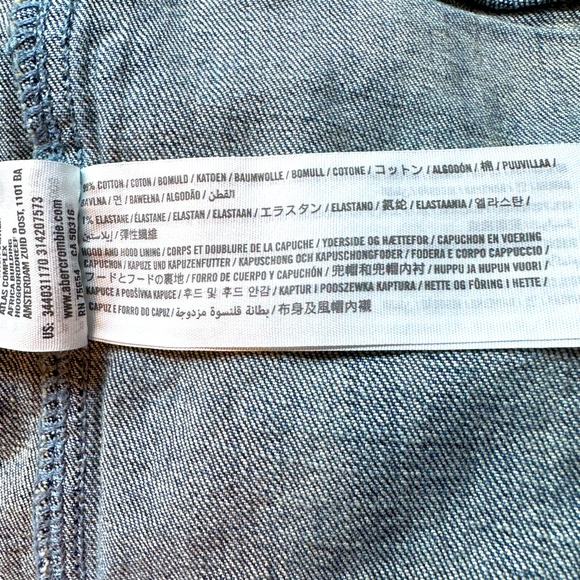 HOLLISTER HOODED JEAN JACKET. Size XSMALL. - Picture 9 of 9